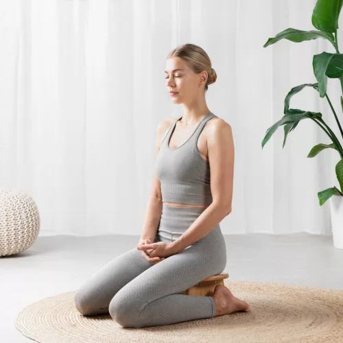 Taburet meditatie Navaris, ergonomic cu margini rotunjite, 41x21x18 cm, maro, bambus