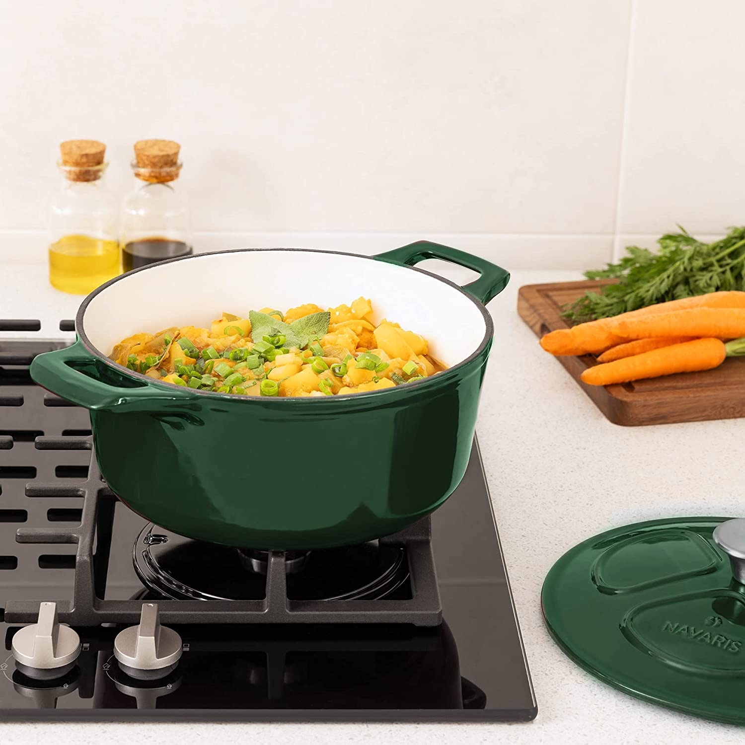 Oala fonta Navaris, 20 cm, emailata, verde, 2.5L, cu capac, pentru cuptor si plita, 58000.01.80